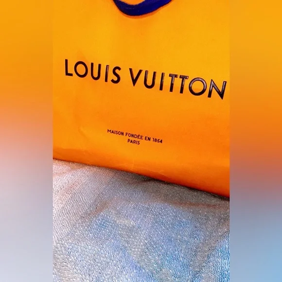 Louise Vuitton Damier Azur Purse, Brand New, “A MUST SEE.” - Picture 10 of 12